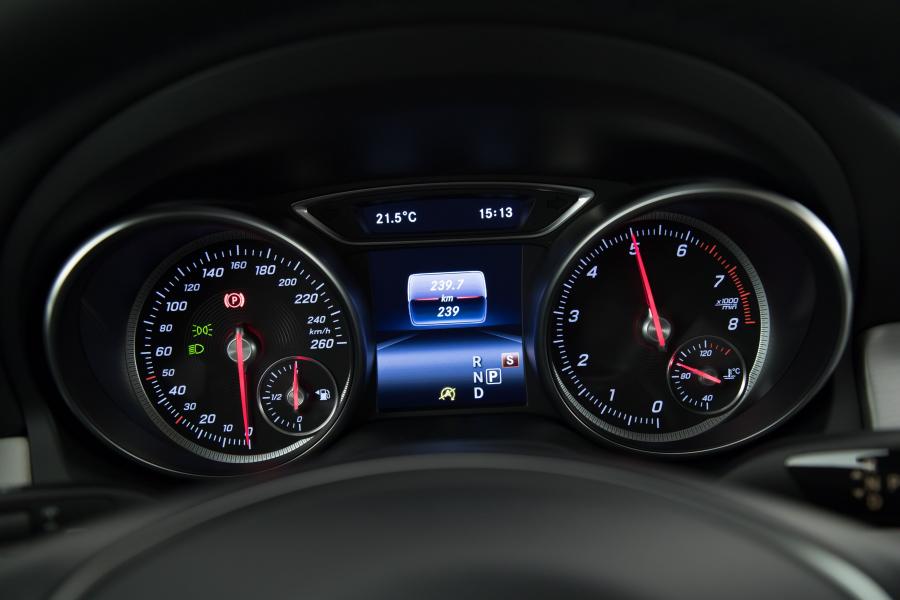 Панель приборов Mercedes-Benz GLA200 (X156) 2017 года  (LA) (фото 8 из 41)